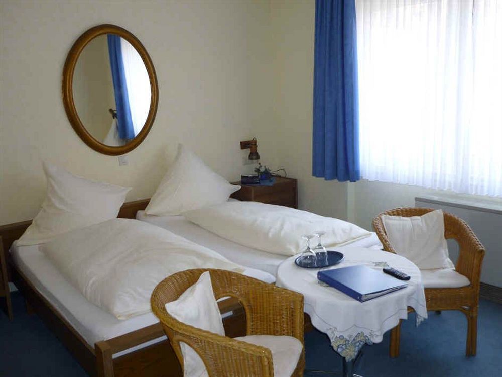 Hotel Zur Winzergenossenschaft Ернст Екстер'єр фото